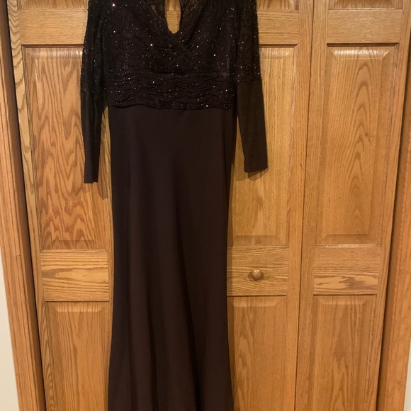 JS Collections long black lace dress - Picture 7 of 8